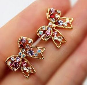 Ny varm söt och härlig uppsättning med en diamant fjäril dekoration färgglada diamant öron nagel mode klassisk delikat