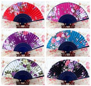 Ventilador de Mão de Tecido Japonês portátil 50 pcs Bambu Floral Ofício De Seda Dobrável Fãs para Casamentos Partido Favor Das Mulheres Fã atacado