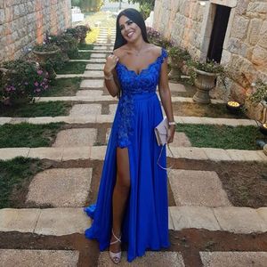 Abiti da cocktail sexy blu con gonna oversize in chiffon Moda con spalle scoperte Appliques di pizzo Mini abiti da ballo 2018 Affascinante abito da sera