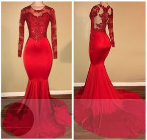 Neueste elegante rote Meerjungfrau-Abschlussballkleider mit langen Perlen, Juwelenhals, Spitze, Applikation, Reißverschluss, bodenlang, formelle Partykleidung, Abendkleider