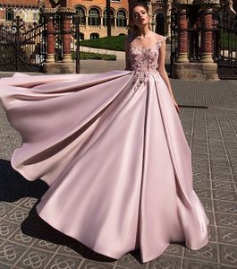 Classic Pale Lavender Prom Dresses Sexy Sheer Neckline Lace Appliqued Long Evening Dresses Glamorous A-Line Satin Party Gowns Formal Dress