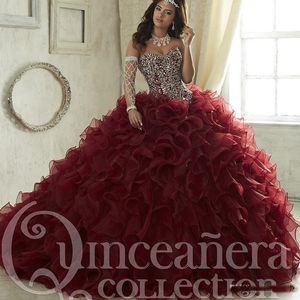 Maroon Quinceanera Vestidos 2022 Varredura Trem Caminhada Cascading Cascading Ruffles Pageant Vestido Luxo Cristal Corset Sweetheart 16 Masquerade Festa Dress