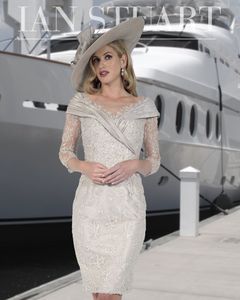 Elegantes, mit Perlen besetztes Spitzenkleid für die Brautmutter, transparentes Abendkleid mit quadratischem Ausschnitt und langen Ärmeln, knielanges, appliziertes Hochzeitsgastkleid