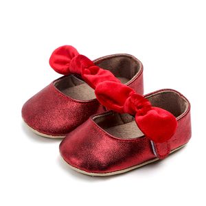 Nya röda pu babyskor spädbarn först vandrare bow mjuk suled nyfödda bebe flickor sneaker prewalker baby moccasins