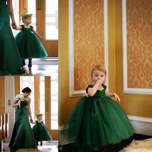 Прекрасные Маленькая девочка Pageant платье Emerald Green Cap рукава чай Длина слоистые мантии шарика девушок цветка причастие платья m1