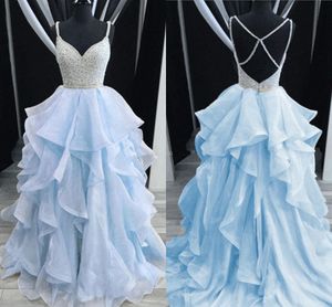 Light Sky Blue Ball Gown Prom Klänningar Spaghetti Straps Ruffles Organza Beading Backless Floor Längd Evening Party Dresses