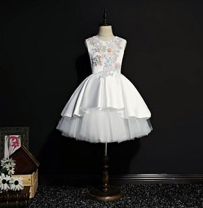 2018 / Pink Little Girls Pageant Dresses 레이스 Appliqued Tiered Ruffles 소녀를위한 보석 꽃의 소녀 드레스 First Holy Communion Dresses