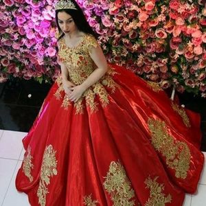 Luksusowy czerwony z Gold Lace Ball Suknia Quinceanera Prom Dresses Tani Jewel Neck Aplikacja z krótkimi rękawami Vestidos 15 anos