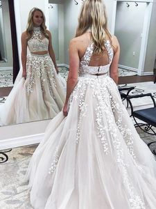 2022 A-Line Due pezzi Prom Dresses Ivory Princess Collo alto Sweep Train Tulle Applique in pizzo Abiti da sera arabi con perline