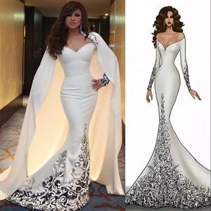 Glamorous Dubai Arabska Celebrity Sukienka Odłączane Cape Off Ramię Długie Rękawy Zroszony Aplikacja Syrenka Suknia Sukni Moda Prom Dresses