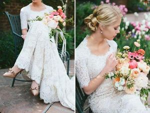 2018 Modest Full Lace Mermaid Bröllopsklänningar Scalloped Western Country Bridal Gown Half Long Sleeves Sweep Train Buttons Backed