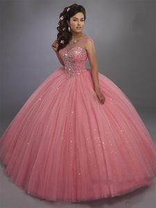 Calypso Ball Gown Quinceanera Dresses Illusion Scoop NeckとLace Up Back Bling Bling Crystals Sweet 15 Dress Pageant Party Dress213D