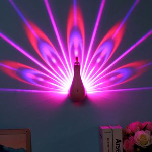 Påfågel LED Night Light Projector USB Laddning Fjärrkontroll LED -färg sovrum dekoration mönster sänglampa