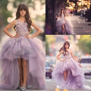 Härlig lyx Lavendel Organza Flower Girls Dresses High Low Lace Appliques Top Ruffles Kjol Girls Pageant Gowns Kids Formal Wear244p