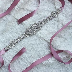 Vacker riktig bild Bröllopsklänningar Sash Bridal Belts Rhinestone Crystal Ribbon från Prom Evening Princess Handgjord Vit Röd Svart Blush