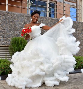 2022 Vit bollklänningar Bröllopsklänningar Beaded Cloud Design Sweetheart Plus Size Cap Sleeve Quinceanera Sweet 16 Dresses Bridal Gown