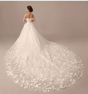 vestido de Noiva 2018エレガントな白いウェディングドレスゴージャスなノースリーブのストラップレスAラインの花の周囲の花嫁のブレスカスタムメイド