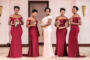 Afrika Yeni Moda Koyu Kırmızı Denizkızı Nedime Elbiseleri Omuz Pileler Kapalı Kat Uzunluğu Resmi Hizmetçi Onur Elbise Vesitdos