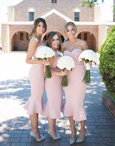 Pink Ny Simple Sheath Bridesmaid Dresses Sweetheart Tea Längd Ruffles Veck Maid of Honor Dress Formella klänningar Högkvalitativ anpassning