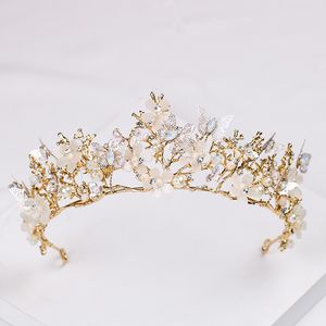 Nya fjärilar Flower Bride Headpieces Crystal Crown Gold Baroque Tiaras Bröllopstillbehör smycken Birthday Alloy Bridal Hair P3158