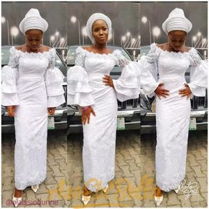 2018 Nigerian Lace Styles Prom Klänningar Blommor av axelhalsen Halsband Full Long White Lace Long Bell Sleeves Aftonklänningar