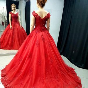 Prinsessan bollklänning quinceanera klänningar v nacke av axeln applikationer pärlstav tulle backless långa röda prom klänningar söta 16 klänningar