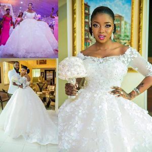 African Luxury 3D Floral Applique Plus Size Wedding Dresses Off Shoulder 1/2 Sleeves Court Train Ball Gown Wedding Dress Bridal Gowns