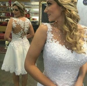 الخمسينيات من القرن الماضي فيستديو دي نويفا مثير ظهر زفاف قصير فستان الدانتيل الدانتيل