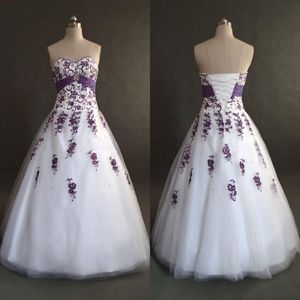 Vestidos de casamento brancos e roxos de alta qualidade da China Querida Necline Requintado Máquina Bordada A Linha Espartilho Vestidos de Noiva247s