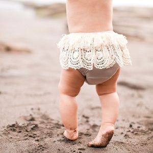 Snygg Baby Girl Clothes Lace Tassels Ruffle Shorts Bomull Casual Bloomers Sommar Shorts Blöja Cover Kläder Spädbarn Toddler Kläder