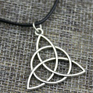 20 pz/lotto Collana di Moda Argento Antico Vintage Triquetra Simbolo Pendenti di Fascini Collana di Pelle A Catena 42 + 5 cm