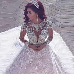 I più nuovi abiti da sposa con applicazioni in pizzo con spalle scoperte Abiti da sposa con paillettes Abiti da sposa con strascico Cappella Chiesa formale Araba Dubai Lussuoso