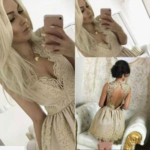 Perfect Głębokie Dekolt Arabski Mini Sukienki Homecoming Koronki Hollow Powrót Afryki Kolano Długość Krótki Prom Dress Cocktail Graduation Party Club Nosić