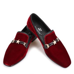 Estilo de outono de luxo Borgonha cores homens sapatos de veludo com fivela de metal pérola Fashipn partido e mocassins homens de casamento