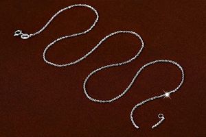 Стерлинговые серебряные серебряные ожерелья 925 (30 штук / лот) o Форма цепи Безопасность без стимуляции не исчезают сияющие ожерелья длиной 18 дюймов 1,5 мм