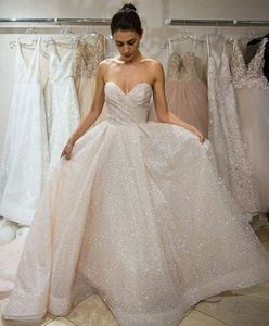 I più nuovi abiti da sposa scintillanti in tulle con scollo a cuore e scollo a cuore Abito da sposa con pieghe sulle spalle Vestido De Noiva