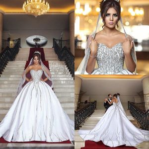 Luxury Bling Bling Dubai Plus Storlek Bröllopsklänningar Arabiska Pärlor Sequins Sweetheart Backless Sweep Train Country Wedding Dress