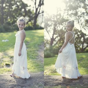 Yeni Varış 2018 Plaj Boho Ülke Çiçek Kız Elbise Düğün İçin Ucuz Criss Çapraz Geri Dantel Kat Uzunluk Örgün Doğum Günü Elbisesi EN12132