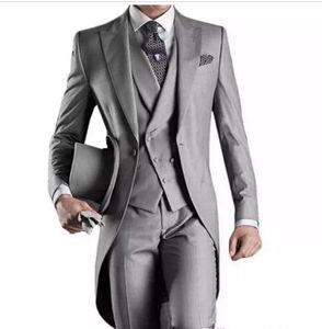 2018 Custom Made Groom Tuxedos Grå Groomsmen Tailcoat Bästa Man Mäns kostym Bröllopsdukar (Jacka + Byxor + Väst) Bröllop Tailcoat Suit