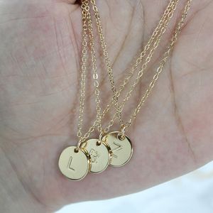 Mode 26 Letter Circle Pendant Halsband Kvinnor Alfabet Charm Link Kedja för damer lyx smycken gåva