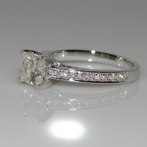 18 k ホワイト ゴールド プリンセス ダイヤモンド リング 4 爪スクエア ダイヤモンド リング女性モデル結婚式シンプルなリング小売卸売