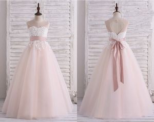 Cute Blush Designer Flower Girls Sukienki 2022 Sheer Neck Lace Aplikacja Keyhole Powrót Piętro Długość Pierwsza Komunia Sukienka Tanie