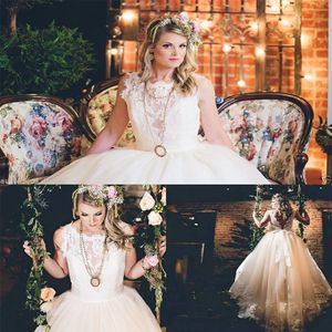 Prinsessan 2018 Vintage Country Ball Gown Lace Bröllopsklänningar Båthals Blommig Applique Backless Sexig Bohemian Bridal Gown Bow Robe de Mariée