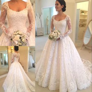 White Lace Vintage Wedding Formal Dress Ball Gowns Pleated within Train Custom Made Appliques Winter Bridal Maxi Gowns Dress Buttons Back