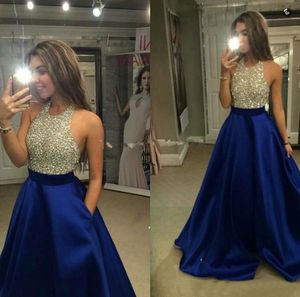 2018 Nyaste Kungliga Blå Prom Klänningar Silver Sequins Beaded Halter Ärmlös Med Fickor Sweep Train Formal Occasion Wear Afton Gown