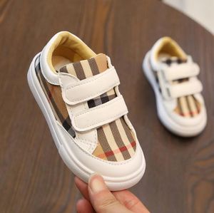 Moda w kratę Baby Boys Girls Shoes First Walker Miękka podeszwa Oddychające dziewczęce buty dla chłopców Niemowlęce buty Prewalker