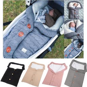 Детская кнопка вязаные спальные мешки новорожденного коляска спящий мешок малыша осень зимние обертывания равалы 5 цветов младенческой кроватью кроватей C5513