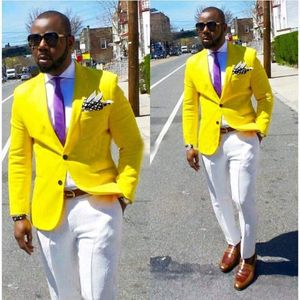 2018 Estilo Verão Feito Sob Encomenda Groomsmen Amarelo Tuxedo Jacket Terno dos homens Noivo Smoking Praia Ternos De Casamento Para Homens Melhor Homem Terno Jaqueta + Calças