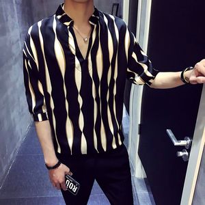 2018 New Summer Men's Loose Stripes Half Sleeve Shirt Korean Version V - Neck Cuff Handsome Middle Sleeve Shirts Men