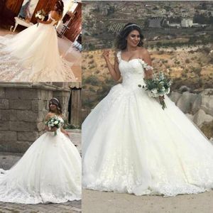 Beautiful Off The Shoulder Wedding Dresses Lace Applique Tulle A-Line Bride Arabic Plus Size Saudi African Bridal Gowns Ball Formal Custom